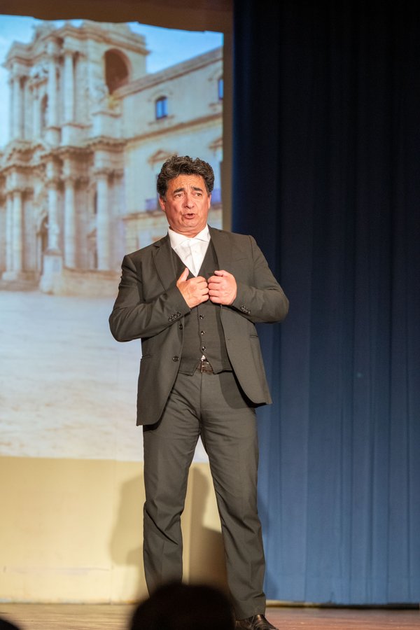 Coro Lirico Bresciano G.Verdi in esecuzione durante il concerto a Lumezzane del Garda 2025 - Foto 3