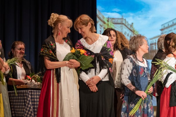 Coro Lirico Bresciano G.Verdi in esecuzione durante il concerto a Lumezzane del Garda 2025 - Foto 4
