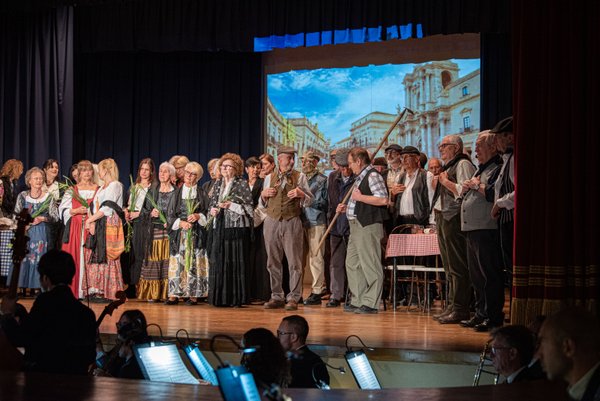 Coro Lirico Bresciano G.Verdi in esecuzione durante il concerto a Lumezzane del Garda 2025 - Foto 47