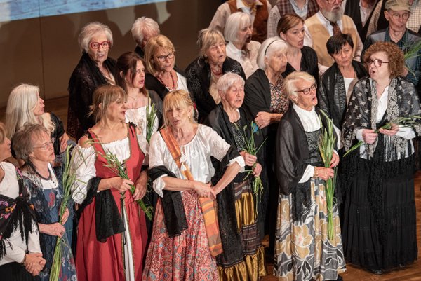 Coro Lirico Bresciano G.Verdi in esecuzione durante il concerto a Lumezzane del Garda 2025 - Foto 57