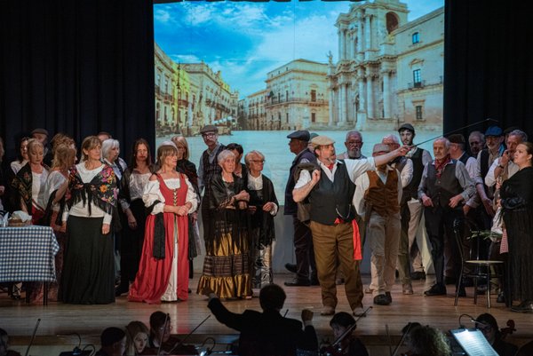 Coro Lirico Bresciano G.Verdi in esecuzione durante il concerto a Lumezzane del Garda 2025 - Foto 72