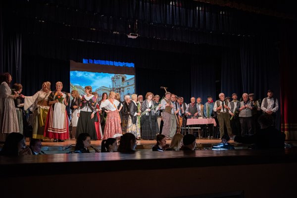 Coro Lirico Bresciano G.Verdi in esecuzione durante il concerto a Lumezzane del Garda 2025 - Foto 114