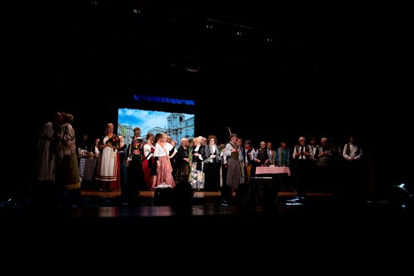 Coro Lirico Bresciano G.Verdi in esecuzione durante il concerto a Lumezzane del Garda 2025 - Foto 115