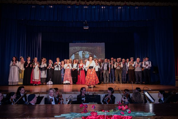 Coro Lirico Bresciano G.Verdi in esecuzione durante il concerto a Lumezzane del Garda 2025 - Foto 120