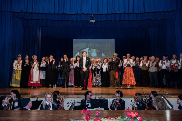 Coro Lirico Bresciano G.Verdi in esecuzione durante il concerto a Lumezzane del Garda 2025 - Foto 125