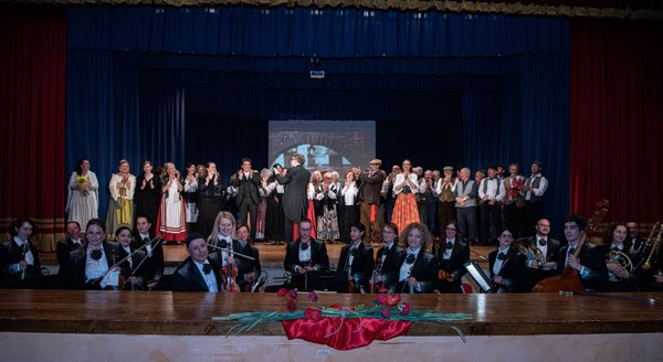 Coro Lirico Bresciano G.Verdi in esecuzione durante il concerto a Lumezzane del Garda 2025 - Foto 126