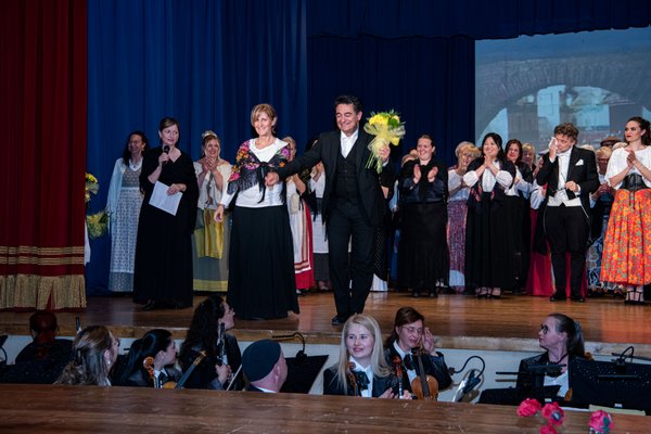 Coro Lirico Bresciano G.Verdi in esecuzione durante il concerto a Lumezzane del Garda 2025 - Foto 128