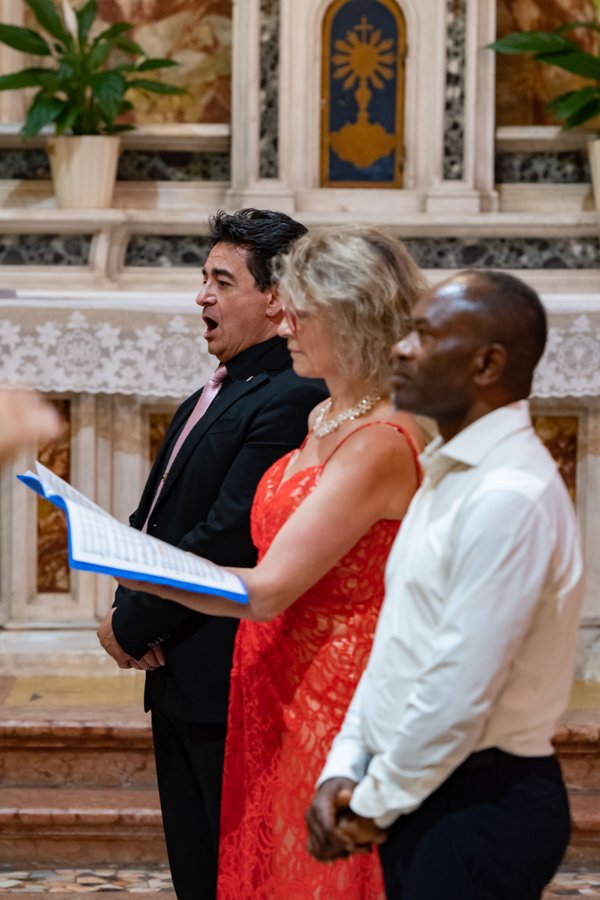 Coro Lirico Bresciano G.Verdi in esecuzione durante il concerto a Moniga del Garda 2025 - Foto 7