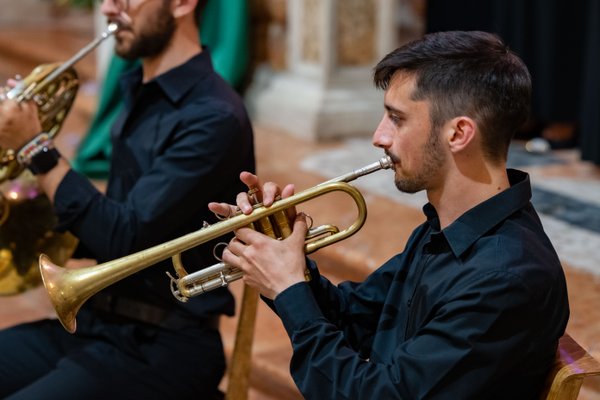 Coro Lirico Bresciano G.Verdi in esecuzione durante il concerto a Moniga del Garda 2025 - Foto 8
