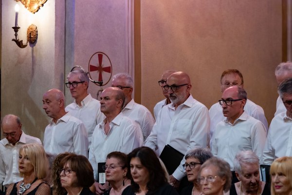 Coro Lirico Bresciano G.Verdi in esecuzione durante il concerto a Moniga del Garda 2025 - Foto 12