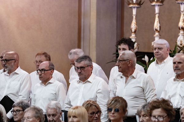 Coro Lirico Bresciano G.Verdi in esecuzione durante il concerto a Moniga del Garda 2025 - Foto 13