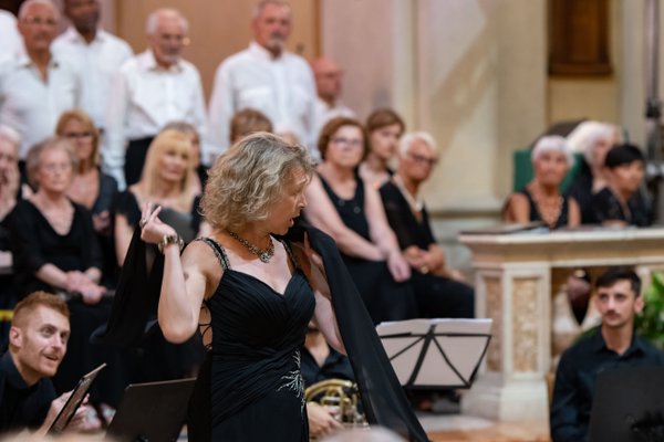 Coro Lirico Bresciano G.Verdi in esecuzione durante il concerto a Moniga del Garda 2025 - Foto 38