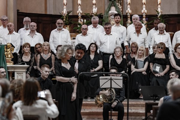 Coro Lirico Bresciano G.Verdi in esecuzione durante il concerto a Moniga del Garda 2025 - Foto 42