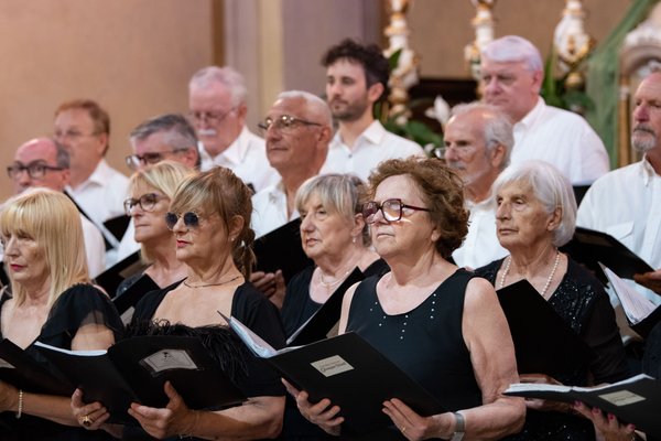 Coro Lirico Bresciano G.Verdi in esecuzione durante il concerto a Moniga del Garda 2025 - Foto 48