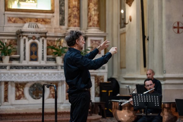 Coro Lirico Bresciano G.Verdi in esecuzione durante il concerto a Moniga del Garda 2025 - Foto 59