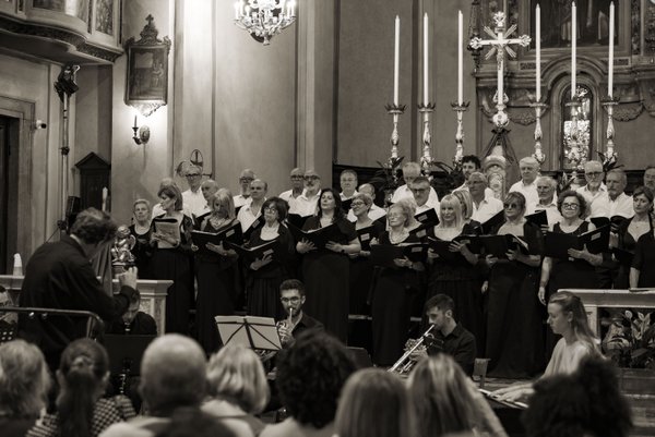 Coro Lirico Bresciano G.Verdi in esecuzione durante il concerto a Moniga del Garda 2025 - Foto 93