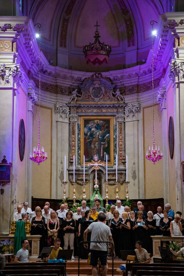 Coro Lirico Bresciano G.Verdi in esecuzione durante il concerto a Moniga del Garda 2025 - Foto 102