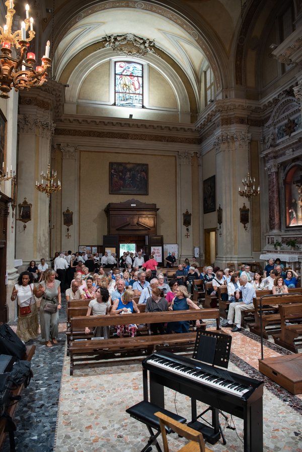 Coro Lirico Bresciano G.Verdi in esecuzione durante il concerto a Moniga del Garda 2025 - Foto 104