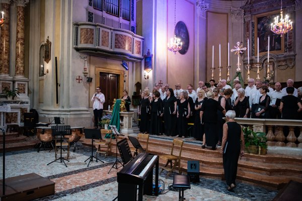 Coro Lirico Bresciano G.Verdi in esecuzione durante il concerto a Moniga del Garda 2025 - Foto 107