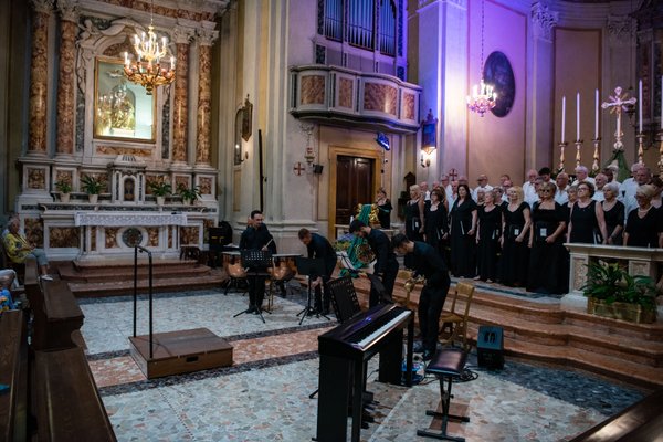 Coro Lirico Bresciano G.Verdi in esecuzione durante il concerto a Moniga del Garda 2025 - Foto 108