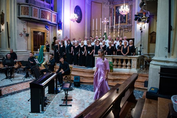Coro Lirico Bresciano G.Verdi in esecuzione durante il concerto a Moniga del Garda 2025 - Foto 109