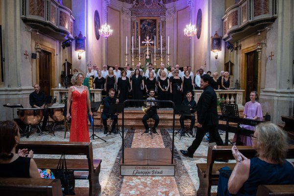 Coro Lirico Bresciano G.Verdi in esecuzione durante il concerto a Moniga del Garda 2025 - Foto 110