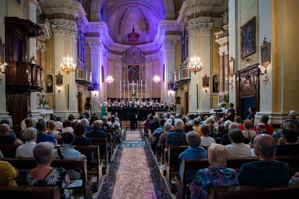 Coro Lirico Bresciano G.Verdi in esecuzione durante il concerto a Moniga del Garda 2025 - Foto 114