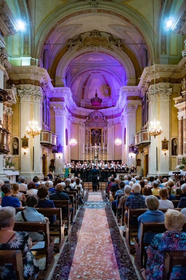 Coro Lirico Bresciano G.Verdi in esecuzione durante il concerto a Moniga del Garda 2025 - Foto 115