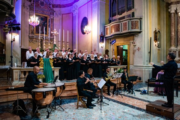 Coro Lirico Bresciano G.Verdi in esecuzione durante il concerto a Moniga del Garda 2025 - Foto 116