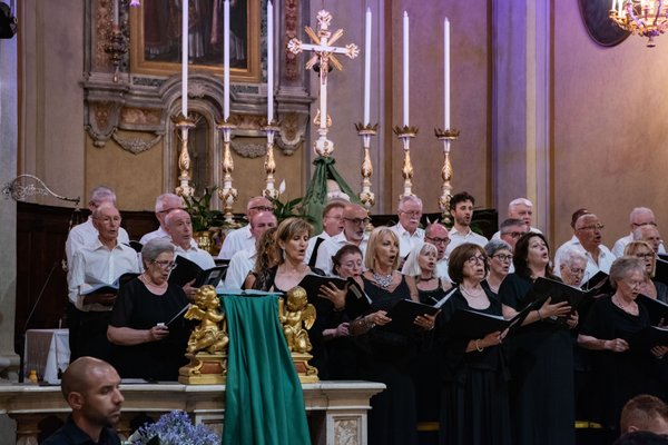 Coro Lirico Bresciano G.Verdi in esecuzione durante il concerto a Moniga del Garda 2025 - Foto 120