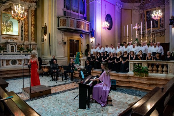 Coro Lirico Bresciano G.Verdi in esecuzione durante il concerto a Moniga del Garda 2025 - Foto 123