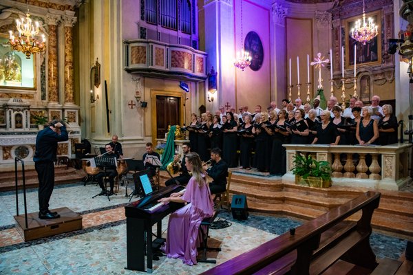 Coro Lirico Bresciano G.Verdi in esecuzione durante il concerto a Moniga del Garda 2025 - Foto 125