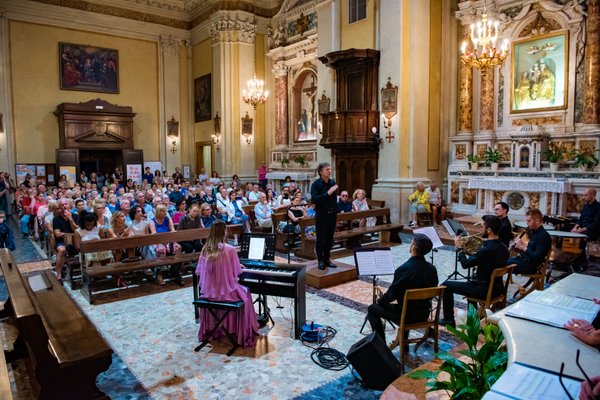 Coro Lirico Bresciano G.Verdi in esecuzione durante il concerto a Moniga del Garda 2025 - Foto 130