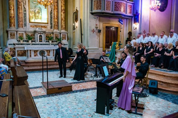 Coro Lirico Bresciano G.Verdi in esecuzione durante il concerto a Moniga del Garda 2025 - Foto 134