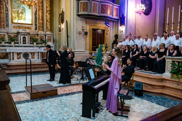 Coro Lirico Bresciano G.Verdi in esecuzione durante il concerto a Moniga del Garda 2025 - Foto 135