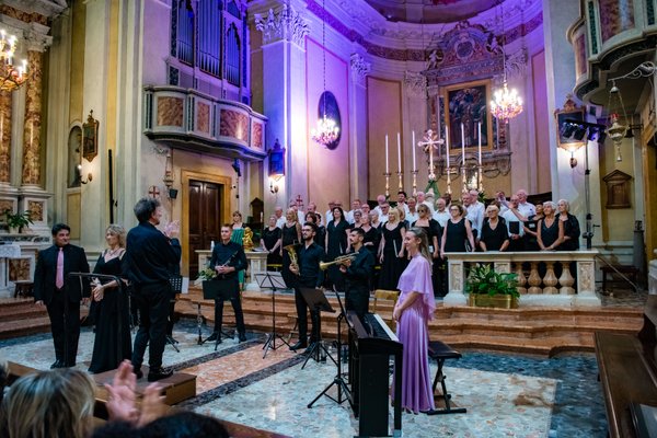 Coro Lirico Bresciano G.Verdi in esecuzione durante il concerto a Moniga del Garda 2025 - Foto 137