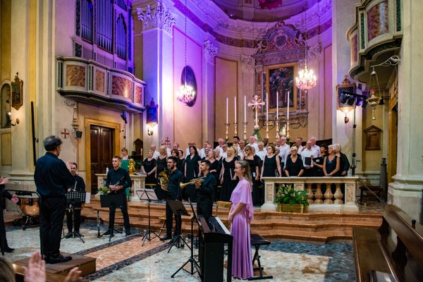 Coro Lirico Bresciano G.Verdi in esecuzione durante il concerto a Moniga del Garda 2025 - Foto 138