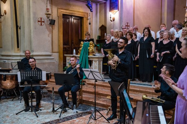Coro Lirico Bresciano G.Verdi in esecuzione durante il concerto a Moniga del Garda 2025 - Foto 141