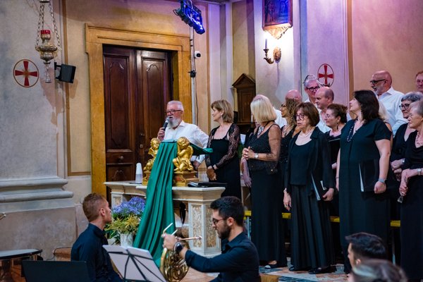Coro Lirico Bresciano G.Verdi in esecuzione durante il concerto a Moniga del Garda 2025 - Foto 143