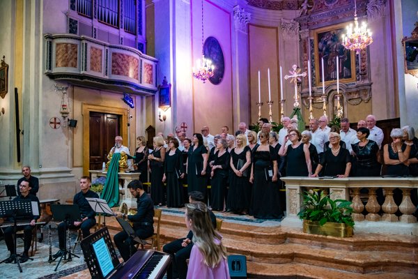 Coro Lirico Bresciano G.Verdi in esecuzione durante il concerto a Moniga del Garda 2025 - Foto 144