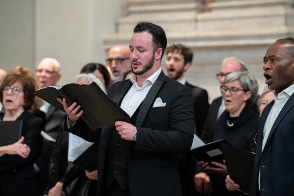 Coro Lirico Bresciano G.Verdi in esecuzione durante il concerto al Museo Santa Giulia 2025 - Foto 1