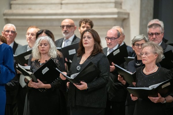 Coro Lirico Bresciano G.Verdi in esecuzione durante il concerto al Museo Santa Giulia 2025 - Foto 5