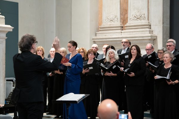 Coro Lirico Bresciano G.Verdi in esecuzione durante il concerto al Museo Santa Giulia 2025 - Foto 9