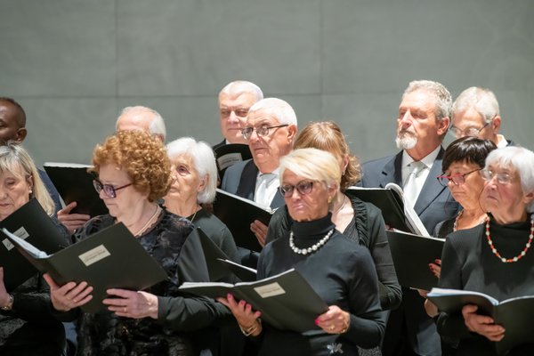 Coro Lirico Bresciano G.Verdi in esecuzione durante il concerto al Museo Santa Giulia 2025 - Foto 17