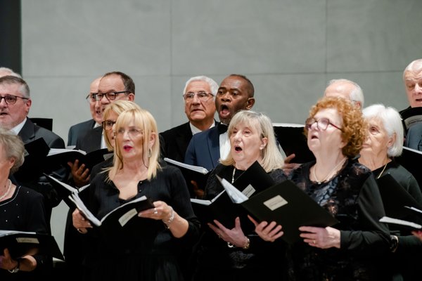 Coro Lirico Bresciano G.Verdi in esecuzione durante il concerto al Museo Santa Giulia 2025 - Foto 18