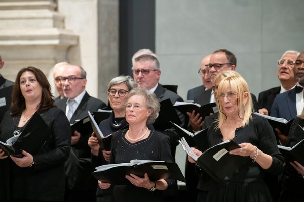 Coro Lirico Bresciano G.Verdi in esecuzione durante il concerto al Museo Santa Giulia 2025 - Foto 19