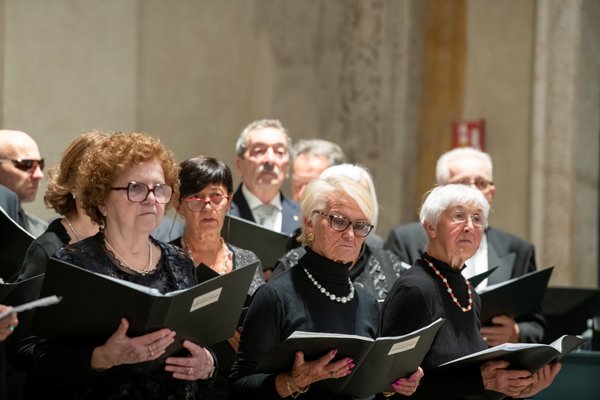 Coro Lirico Bresciano G.Verdi in esecuzione durante il concerto al Museo Santa Giulia 2025 - Foto 20