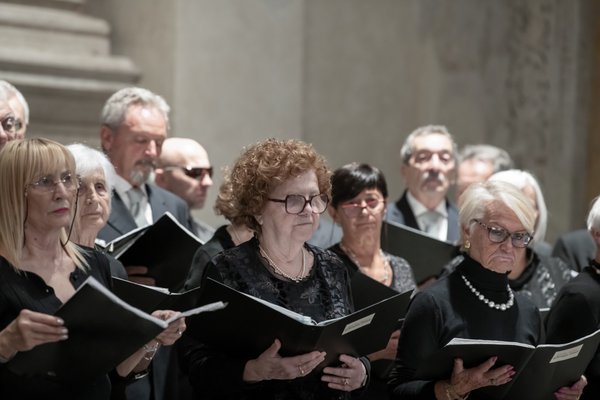 Coro Lirico Bresciano G.Verdi in esecuzione durante il concerto al Museo Santa Giulia 2025 - Foto 21