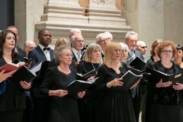 Coro Lirico Bresciano G.Verdi in esecuzione durante il concerto al Museo Santa Giulia 2025 - Foto 22