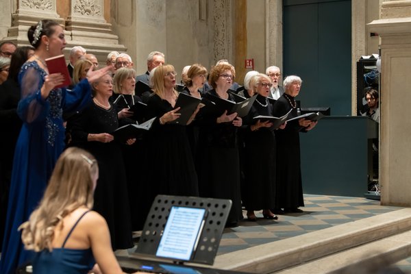 Coro Lirico Bresciano G.Verdi in esecuzione durante il concerto al Museo Santa Giulia 2025 - Foto 27